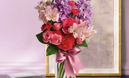 M & R Flower And Gift Shop business photo